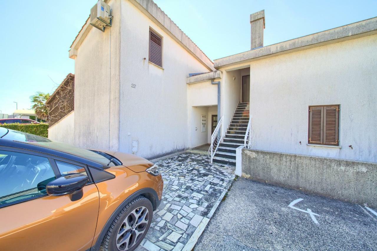 Apartment Galerija By El-Pi Tours Njivice Bagian luar foto